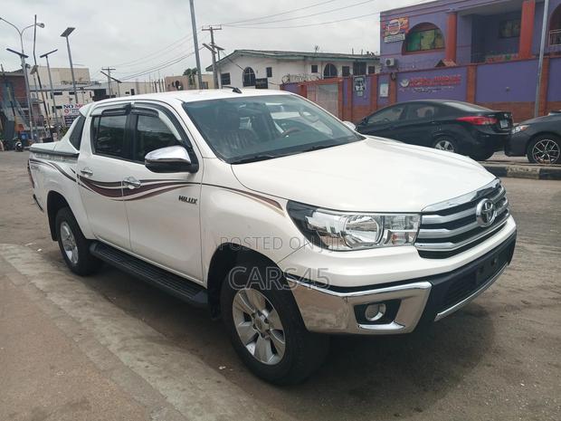 Toyota Hilux 2019 White