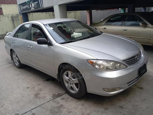 Toyota Camry 2004 Silver
