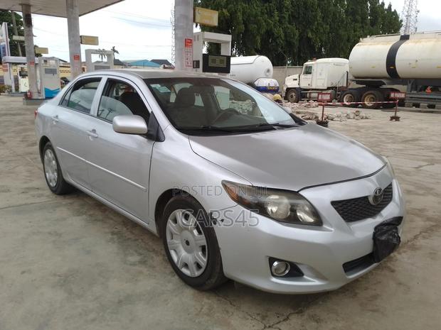 Toyota Corolla 2010 Silver