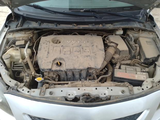 Toyota Corolla 2010 Silver