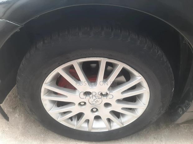Toyota Avensis 2013 Black