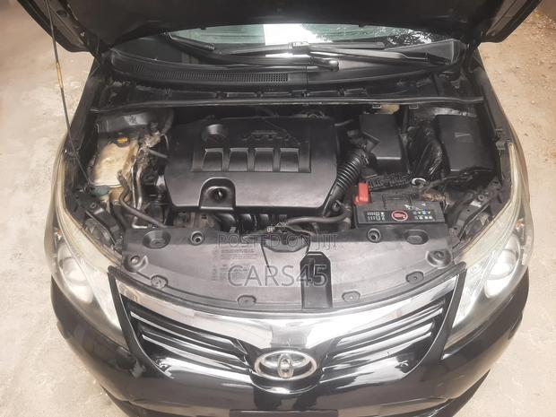 Toyota Avensis 2013 Black