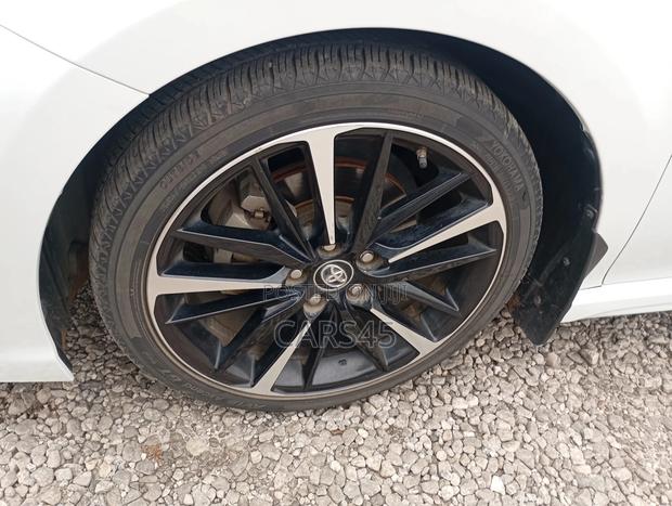 Toyota Camry 2019 White