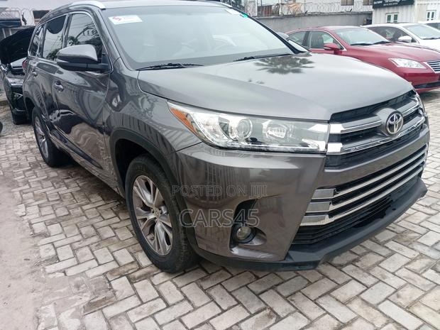 Toyota Highlander XLE 4dr SUV (3.5L 6cyl 6A) 2015 Gray
