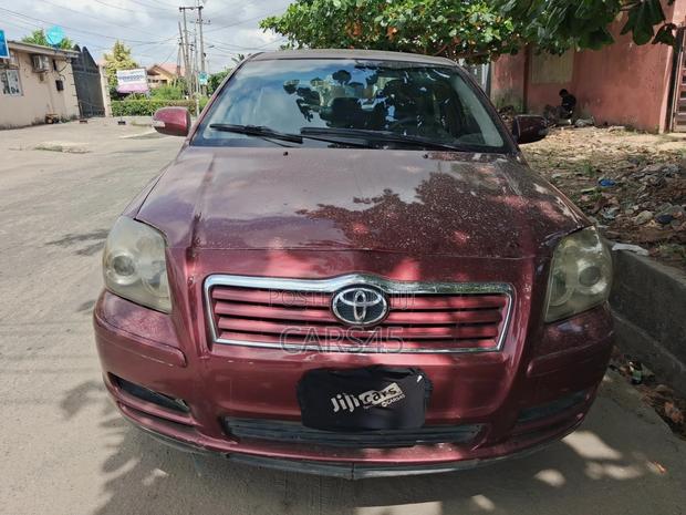 Toyota Avensis 2007 Red