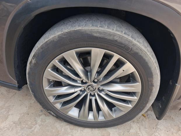 Toyota Highlander 2022 Gray