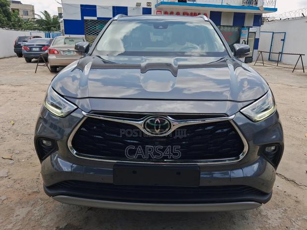 Toyota Highlander 2022 Gray