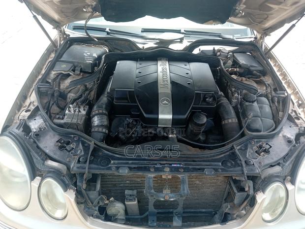 Mercedes-Benz E220 2003 Gold