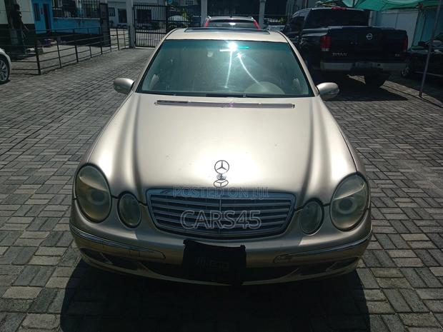 Mercedes-Benz E220 2003 Gold