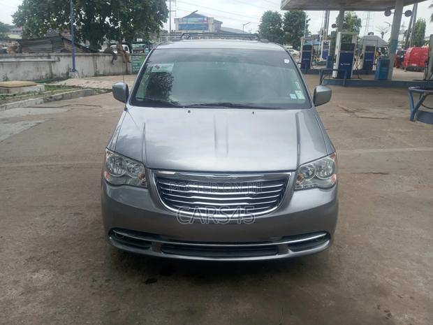 Chrysler Town&Country 2013 Gray