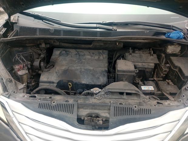 New Toyota Sienna 2013 Black