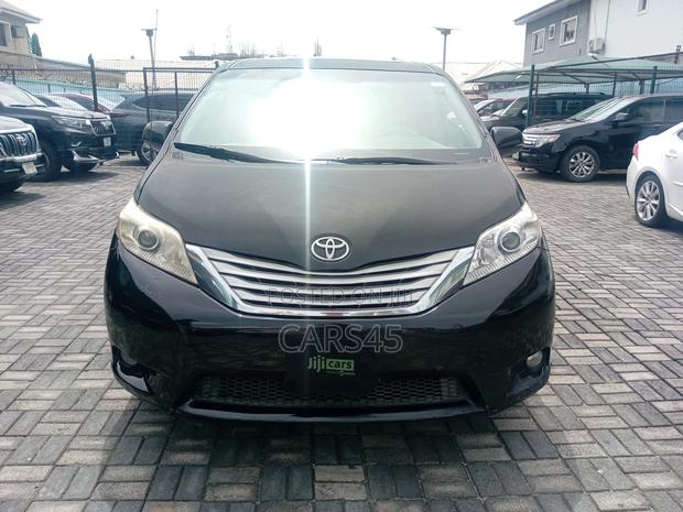 New Toyota Sienna 2013 Black