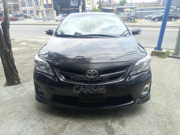 Toyota Corolla Base 4dr Sedan (1.8L 4cyl 5M) 2010 Black