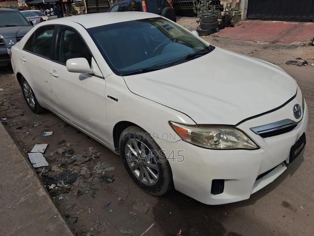 Toyota Camry 2010 Silver