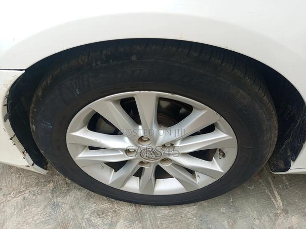 Lexus ES 2011 White