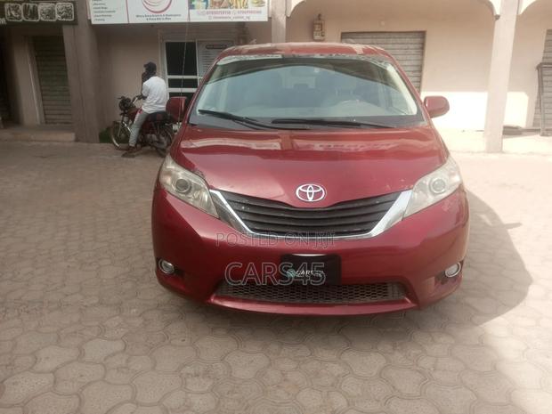 Toyota Sienna XLE 7 Passenger 2010 Red