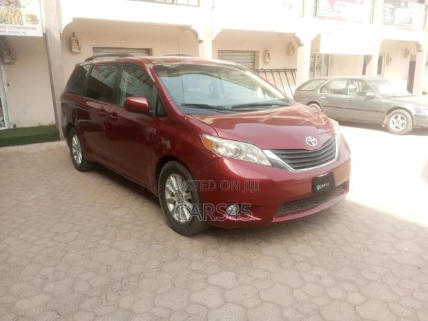Toyota Sienna XLE 7 Passenger 2010 Red