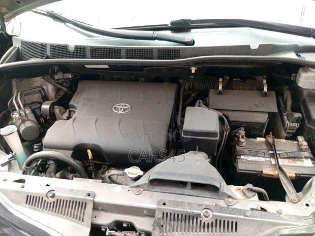Toyota Sienna 2012 Gray