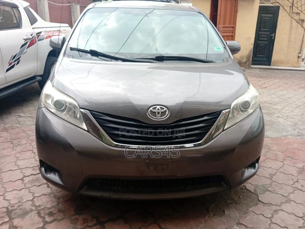 Toyota Sienna 2012 Gray