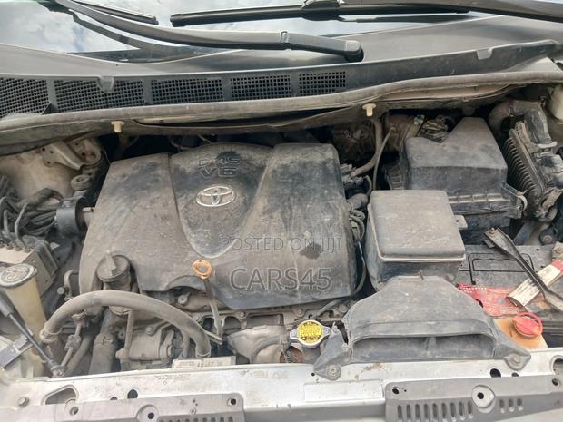 Toyota Sienna XLE AWD 2019 Silver
