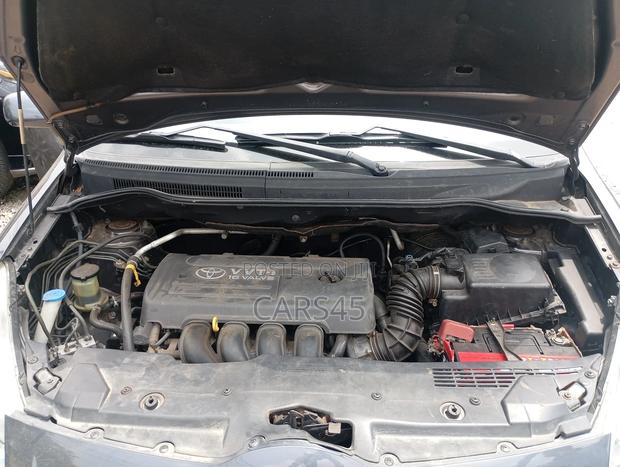 Toyota Verso 2009 Gray