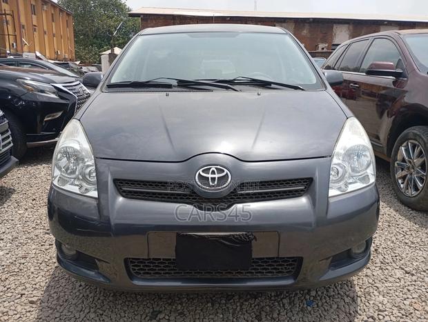 Toyota Verso 2009 Gray