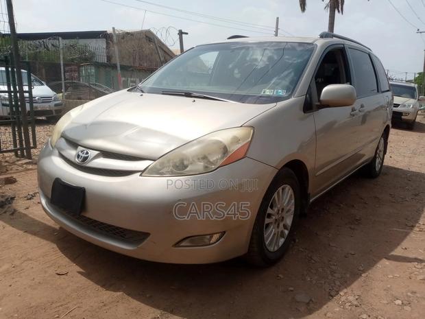Toyota Sienna 2008 Gold