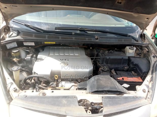 Toyota Sienna 2008 Gold