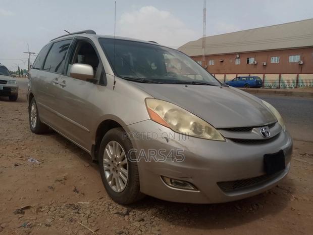 Toyota Sienna 2008 Gold