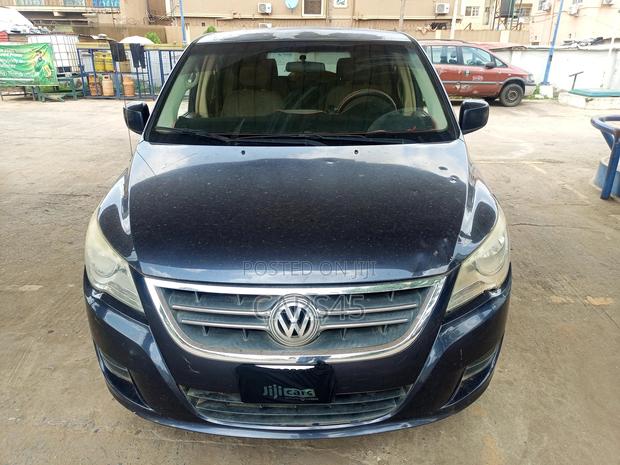 Volkswagen Routan 2009 Blue