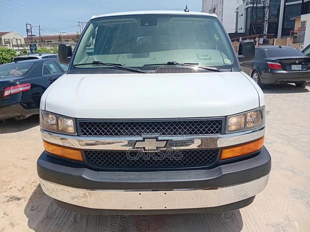 Chevrolet Express 3500 2020 White