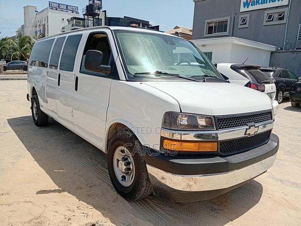 Chevrolet Express 3500 2020 White