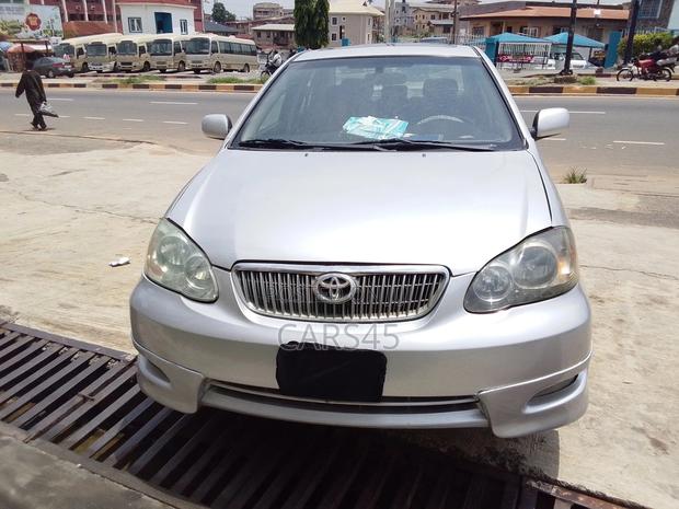 Toyota Corolla 2005 Gray