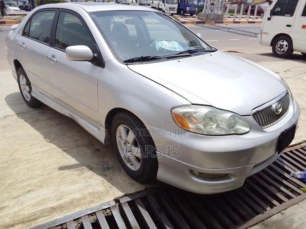 Toyota Corolla 2005 Gray
