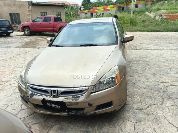 Honda Accord 2006 Gold