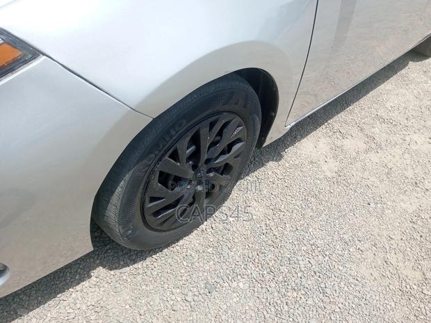 Toyota Corolla 2018 Silver