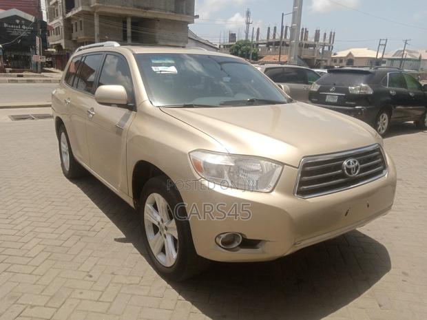 Toyota Highlander 2010 Gold