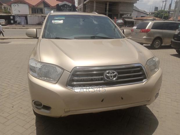 Toyota Highlander 2010 Gold
