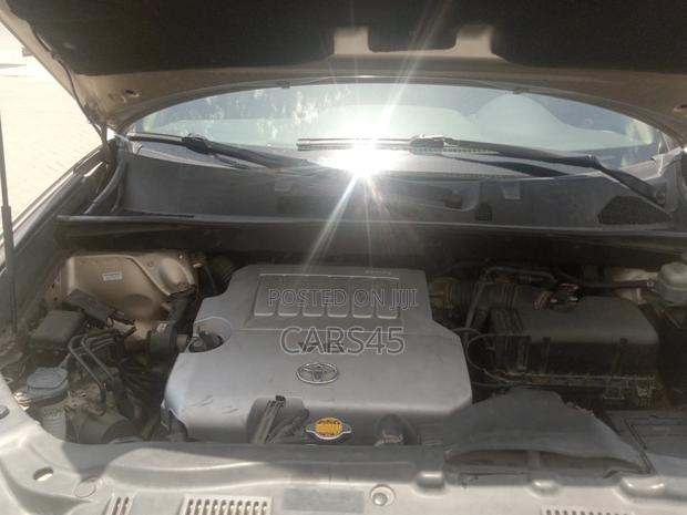 Toyota Highlander 2010 Gold