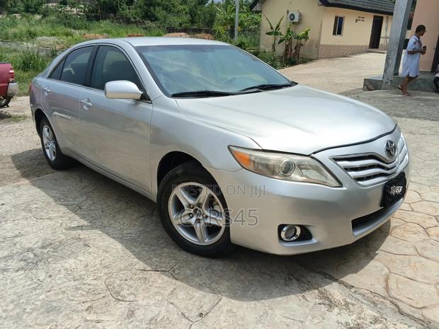 Toyota Camry 2009 Silver