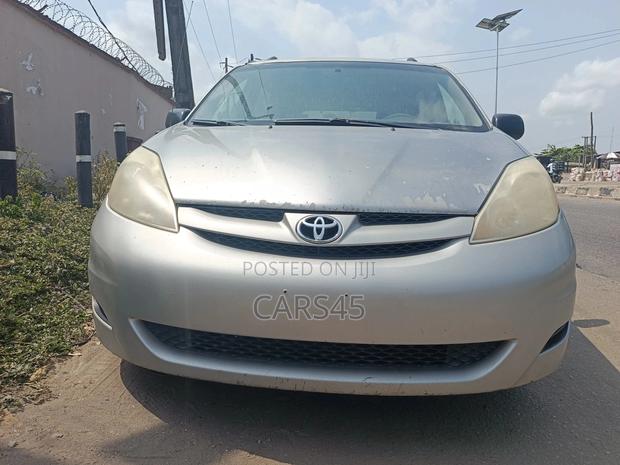 Toyota Sienna 2009 Gray