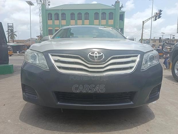 Toyota Camry 2011 Silver