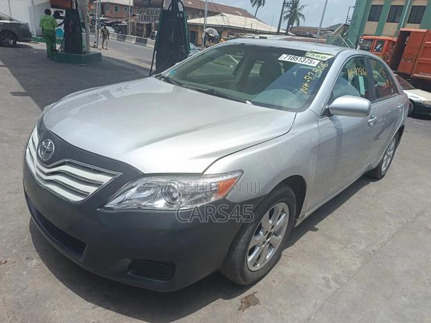 Toyota Camry 2011 Silver