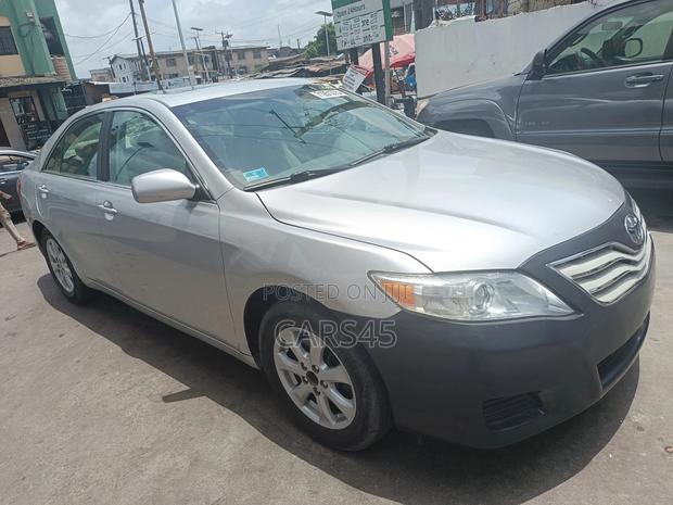 Toyota Camry 2011 Silver