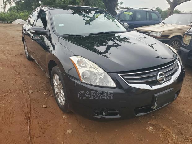 Nissan Altima 2.5 S Sedan 2011 Black