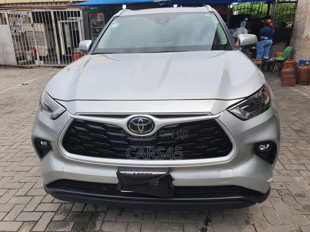 Toyota Highlander 2023 Silver