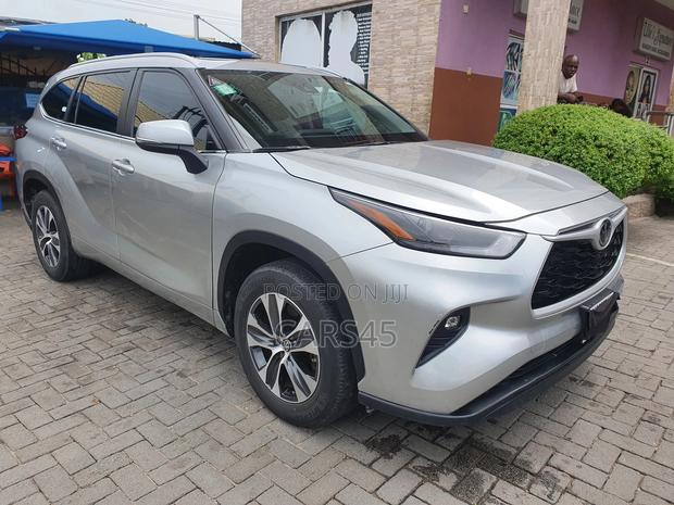 Toyota Highlander 2023 Silver