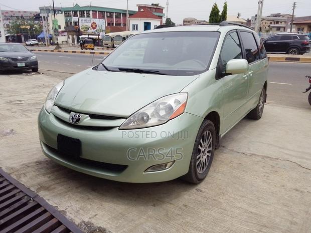 Toyota Sienna 2008 Green