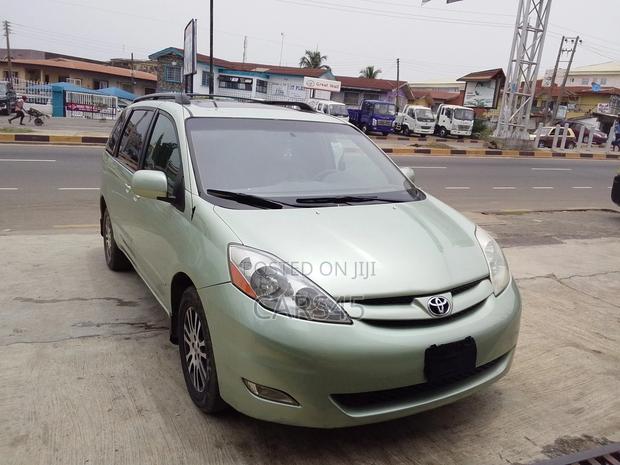 Toyota Sienna 2008 Green