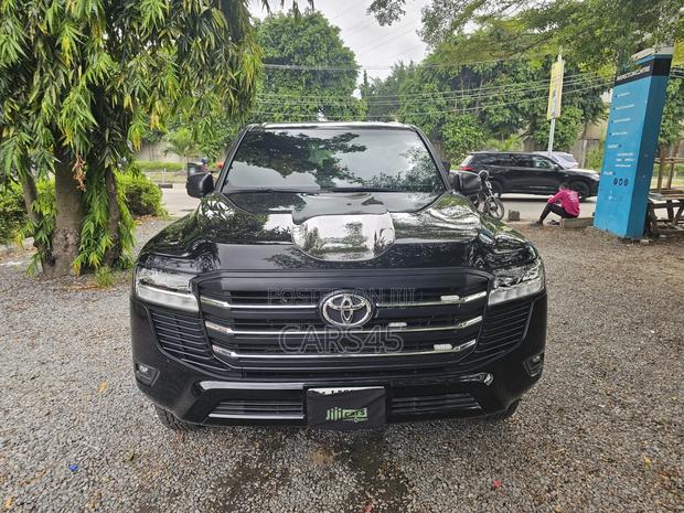 Toyota Land Cruiser 2025 Black